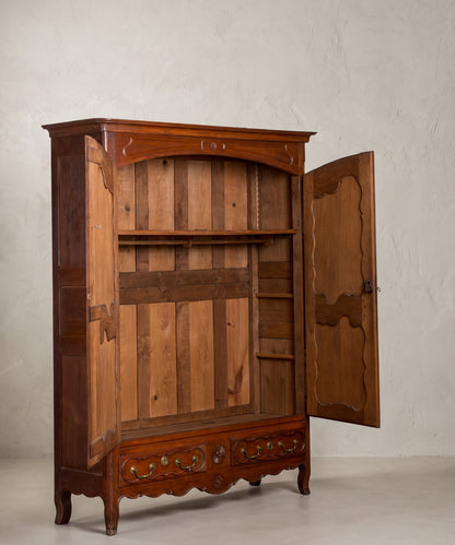 Armario Luis XV vista lateral con puertas abiertas e interior de madera — Antique Arte y Decoración
