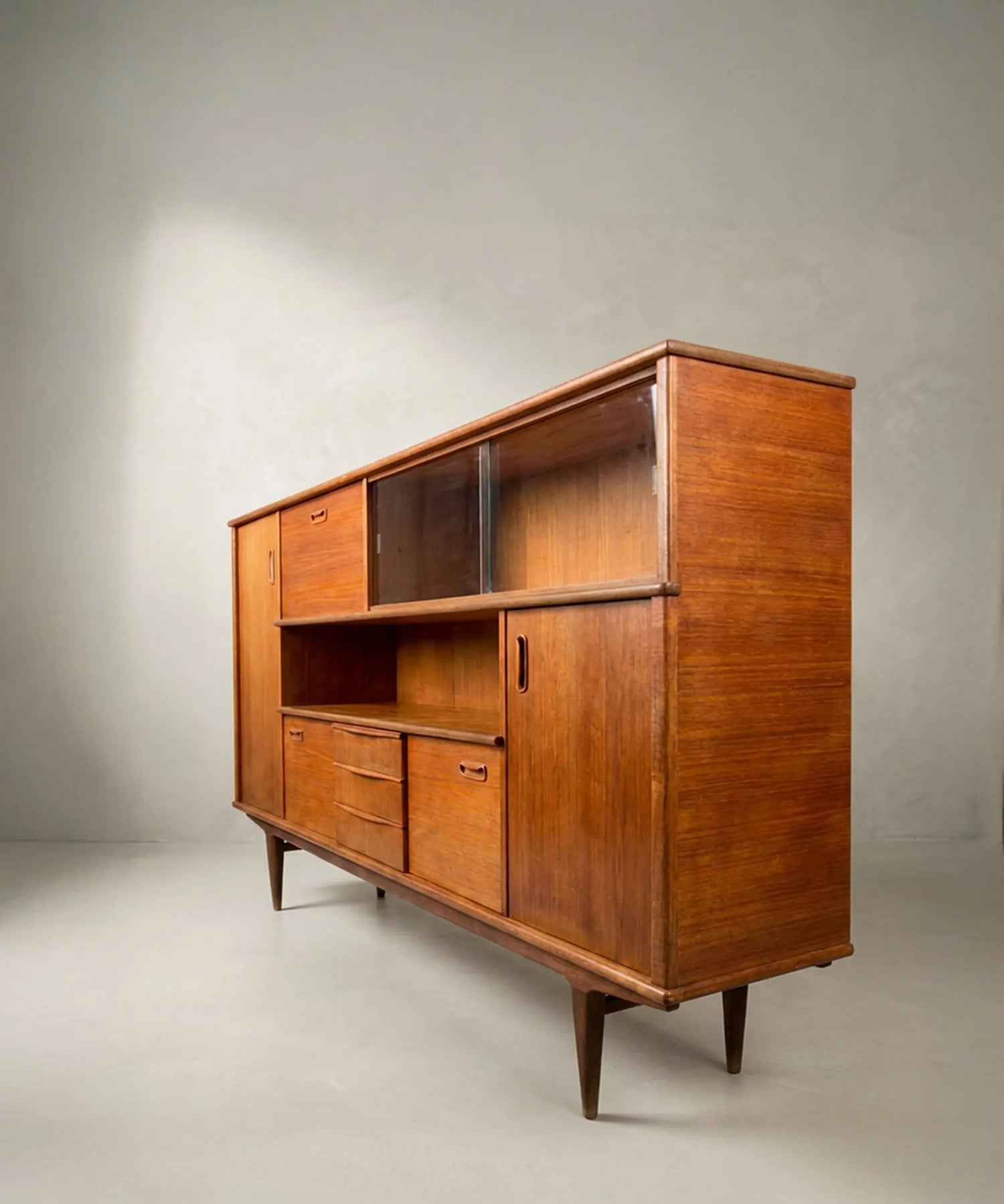 Aparador Mid Century años 60 de madera con mueble bar