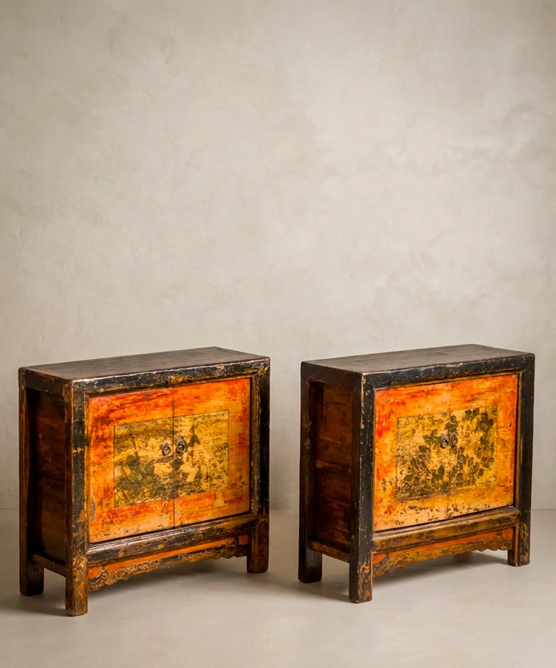 Pareja aparadores chinos de olmo vista lateral con pátina original — Antique Arte y Decoración