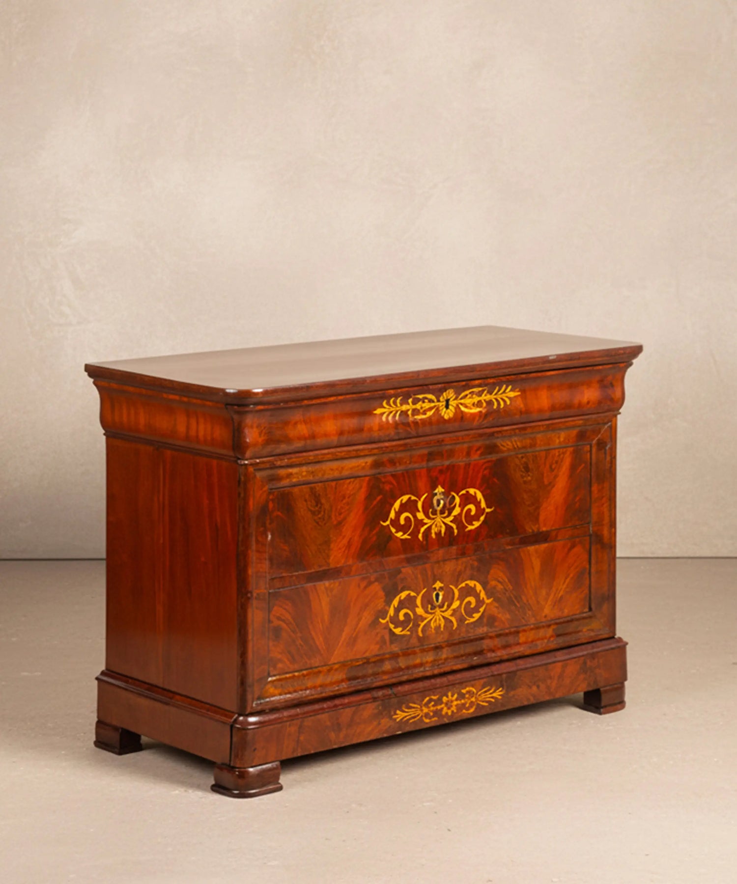 Cómoda Antigua en caoba de pluma con marquetería floral (Finales S. XIX)