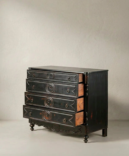 Cómoda antigua negra decapé vista lateral y pies de bola torneados — Antique Arte y Decoración