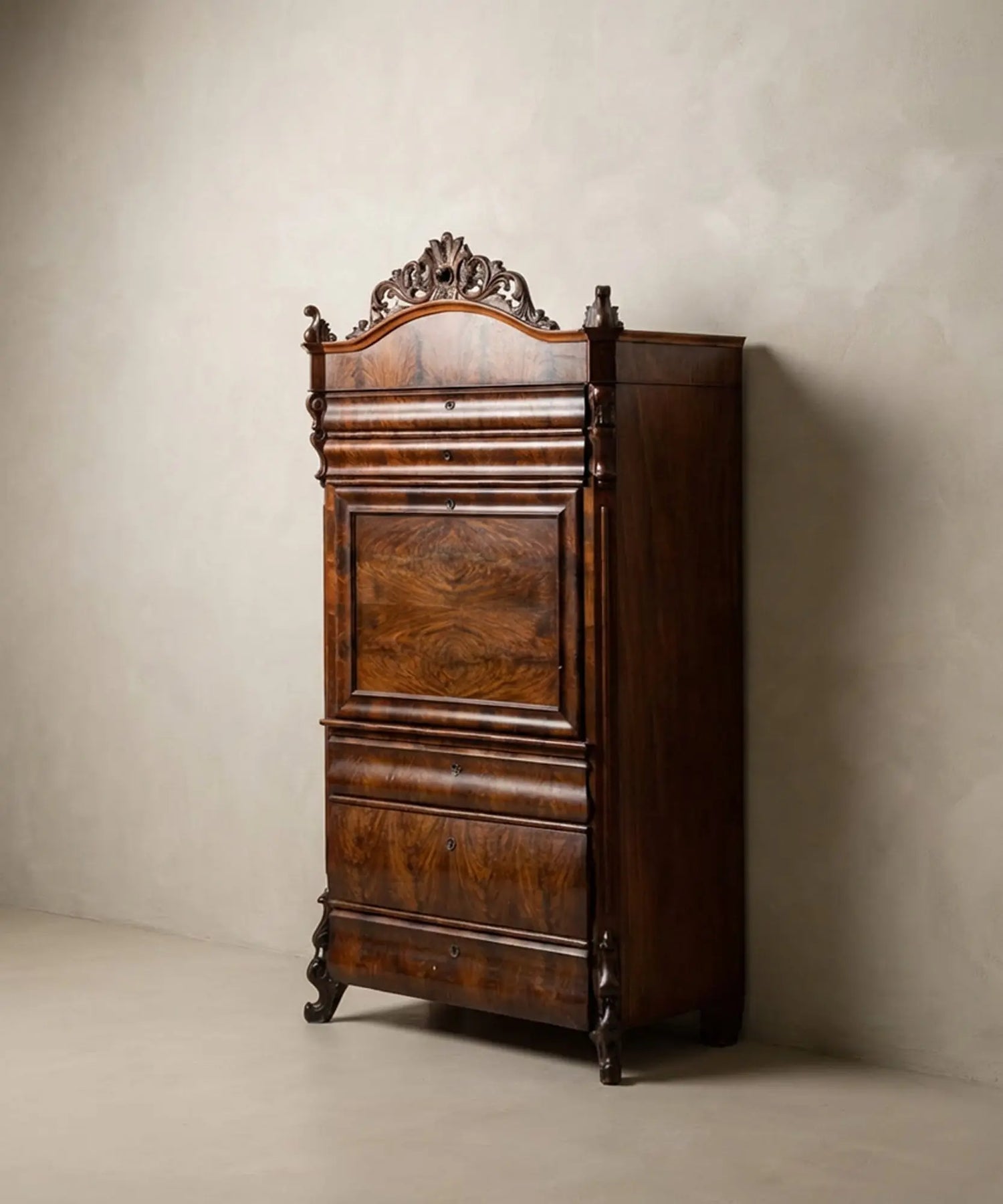 Secreter Abatant antiguo en Pluma de Nogal