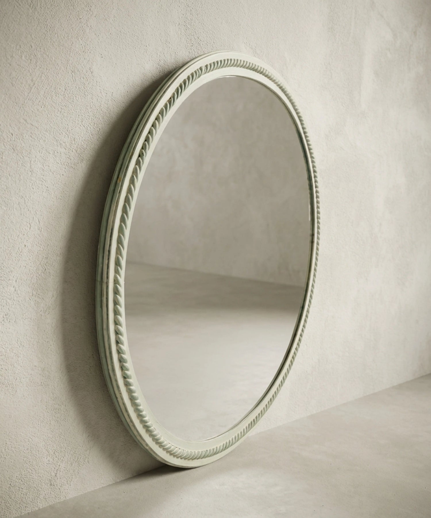 Espejo ovalado vintage en verde agua con marco sogueado (100 x 80 cm)