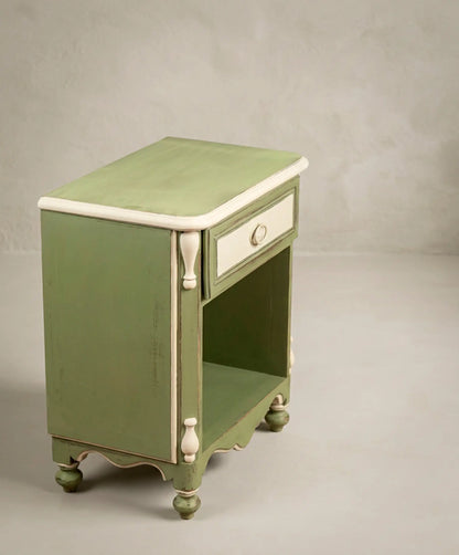 Mesa auxiliar vintage vista lateral con semicolumnas torneadas — Antique Arte y Decoración