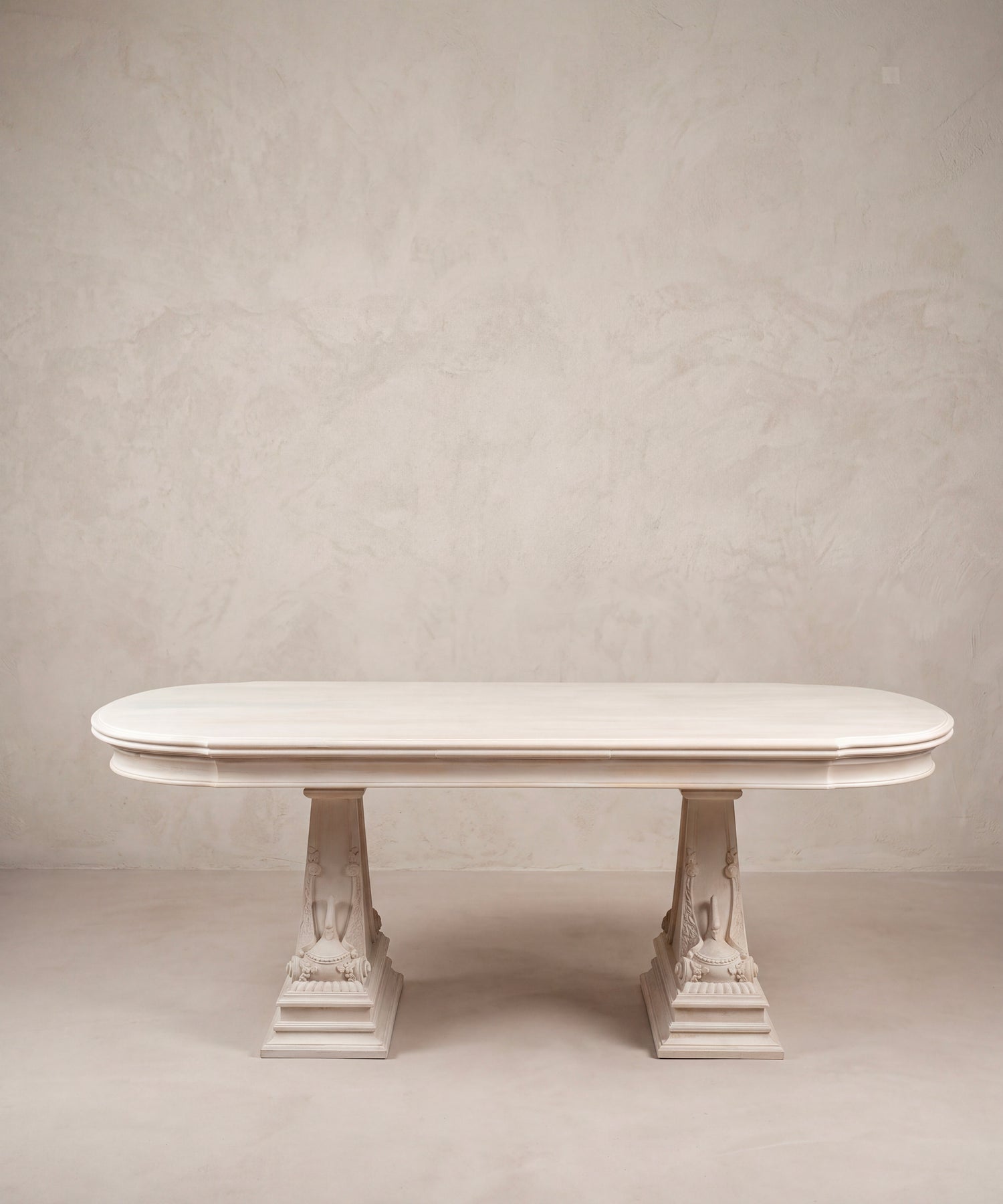 Mesa de Comedor Extensible con Cisnes Tallados | Estilo Imperio en Haya Maciza