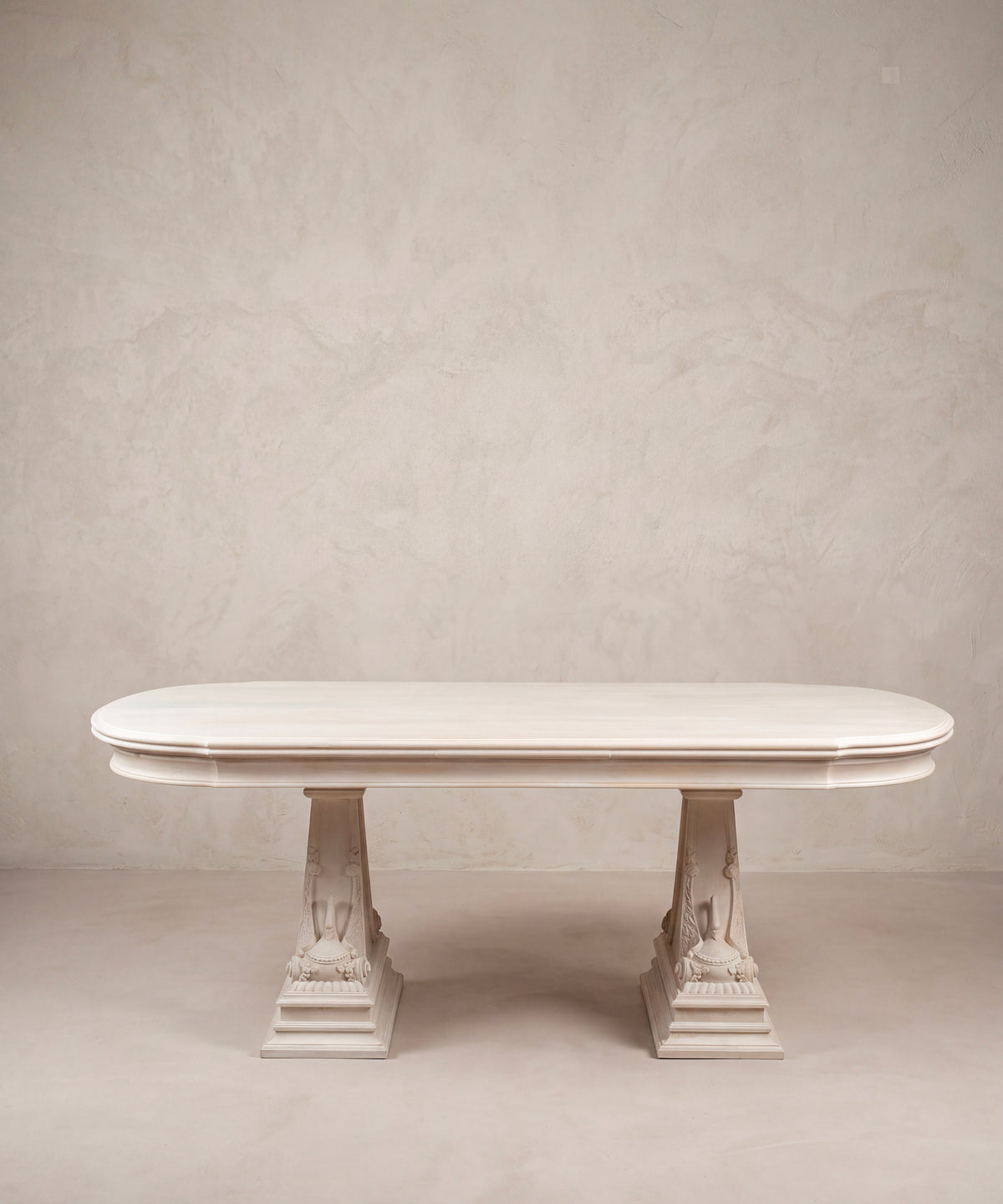 Mesa de Comedor Extensible con Cisnes Tallados | Estilo Imperio en Haya Maciza