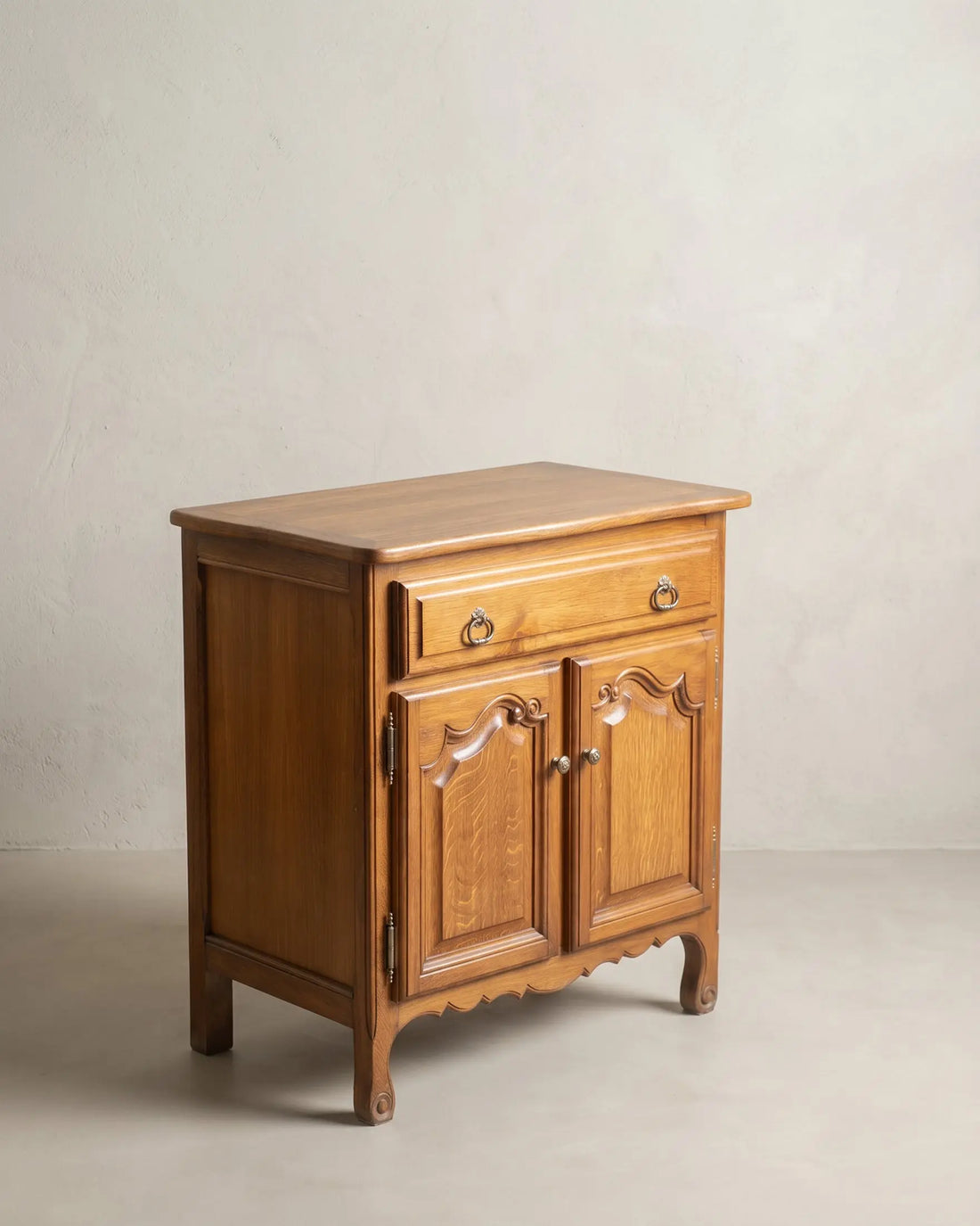 Mueble Auxiliar Vintage de Roble | Estilo Provenzal Luis XV
