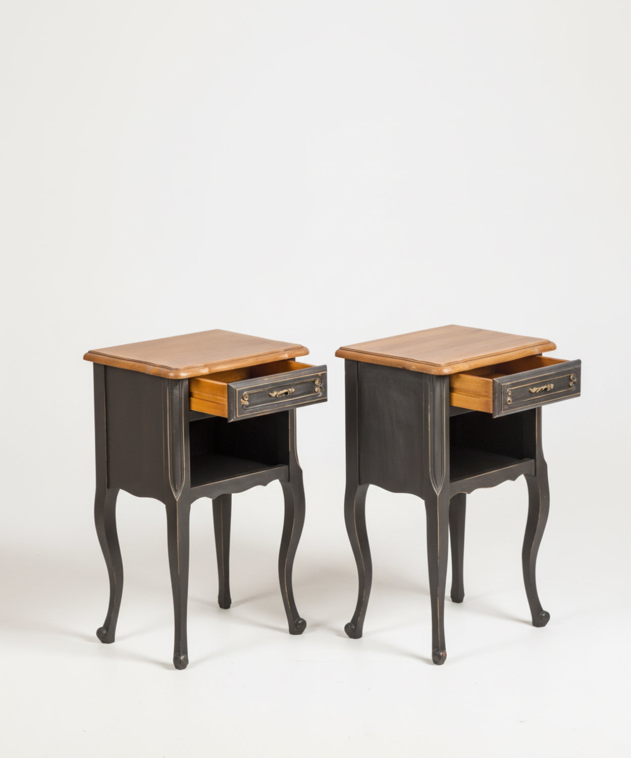 Pareja de mesitas de noche