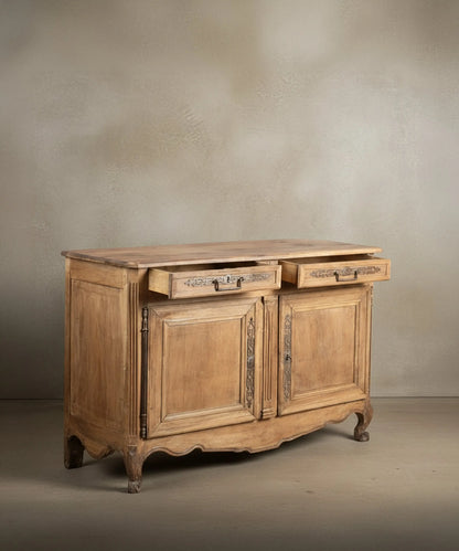 Gran aparador antiguo provincial francés en madera lavada con herrajes de forja (S. XIX)