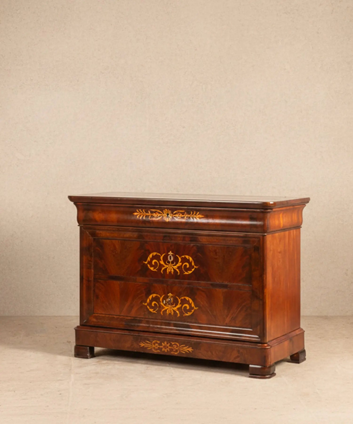 Cómoda Antigua en caoba de pluma con marquetería floral (Finales S. XIX)