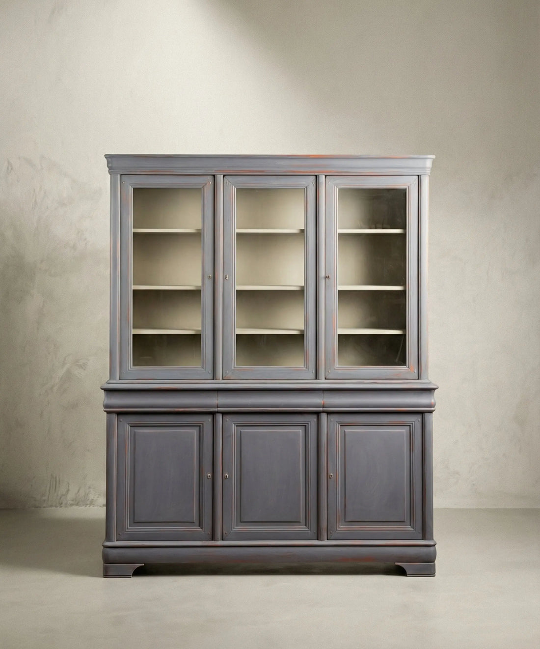 Vitrina alacena de dos cuerpos en azul grisáceo decapé