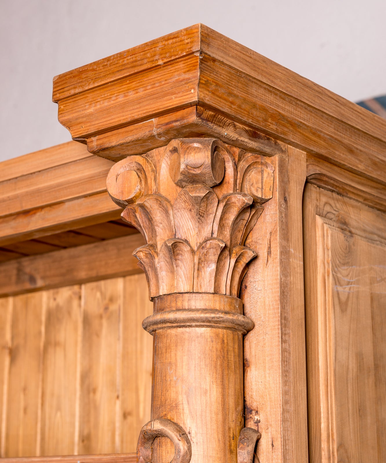 Librería de madera Atenea