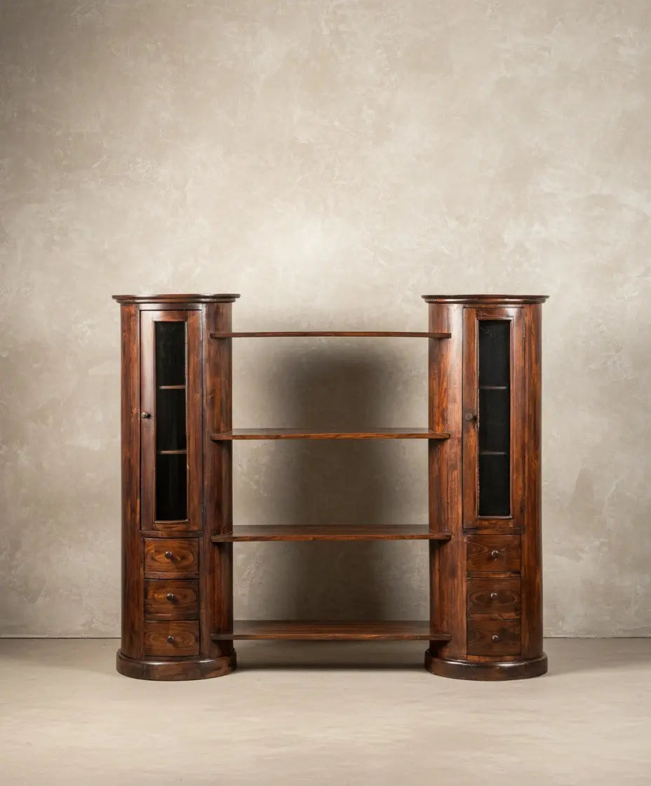 Librería de madera con vitrinas laterales cilíndricas
