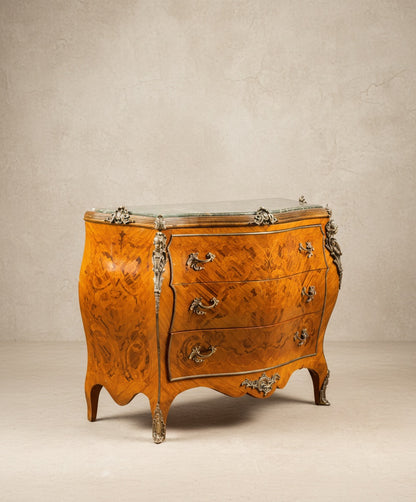 Cómoda bombé estilo Luis XV en marquetería y tapa de mármol