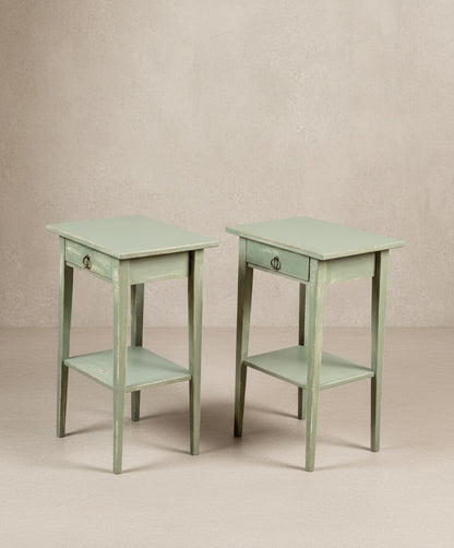 Pareja de mesitas de noche vintage verde decapé