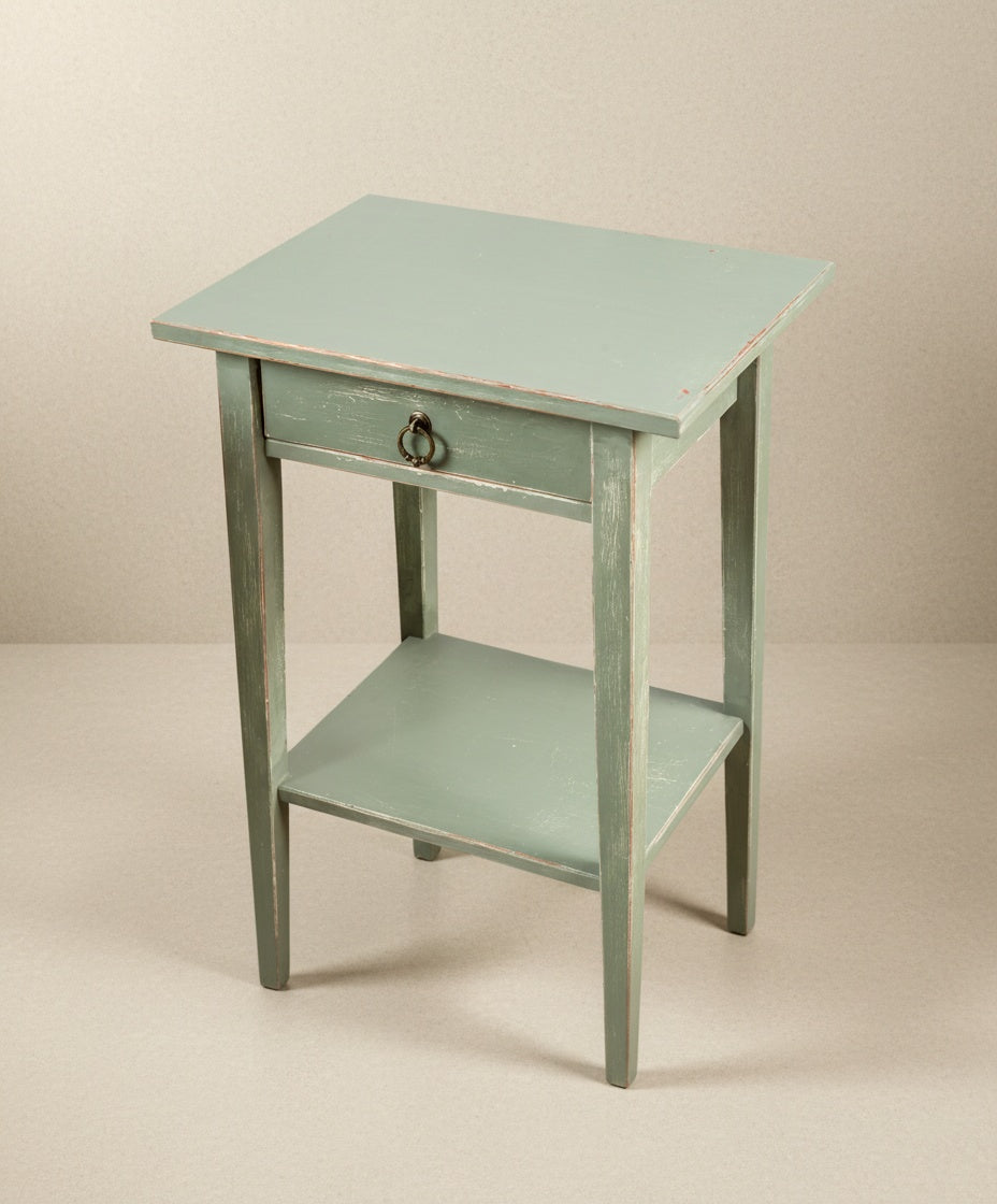 Pareja de mesitas de noche vintage verde decapé