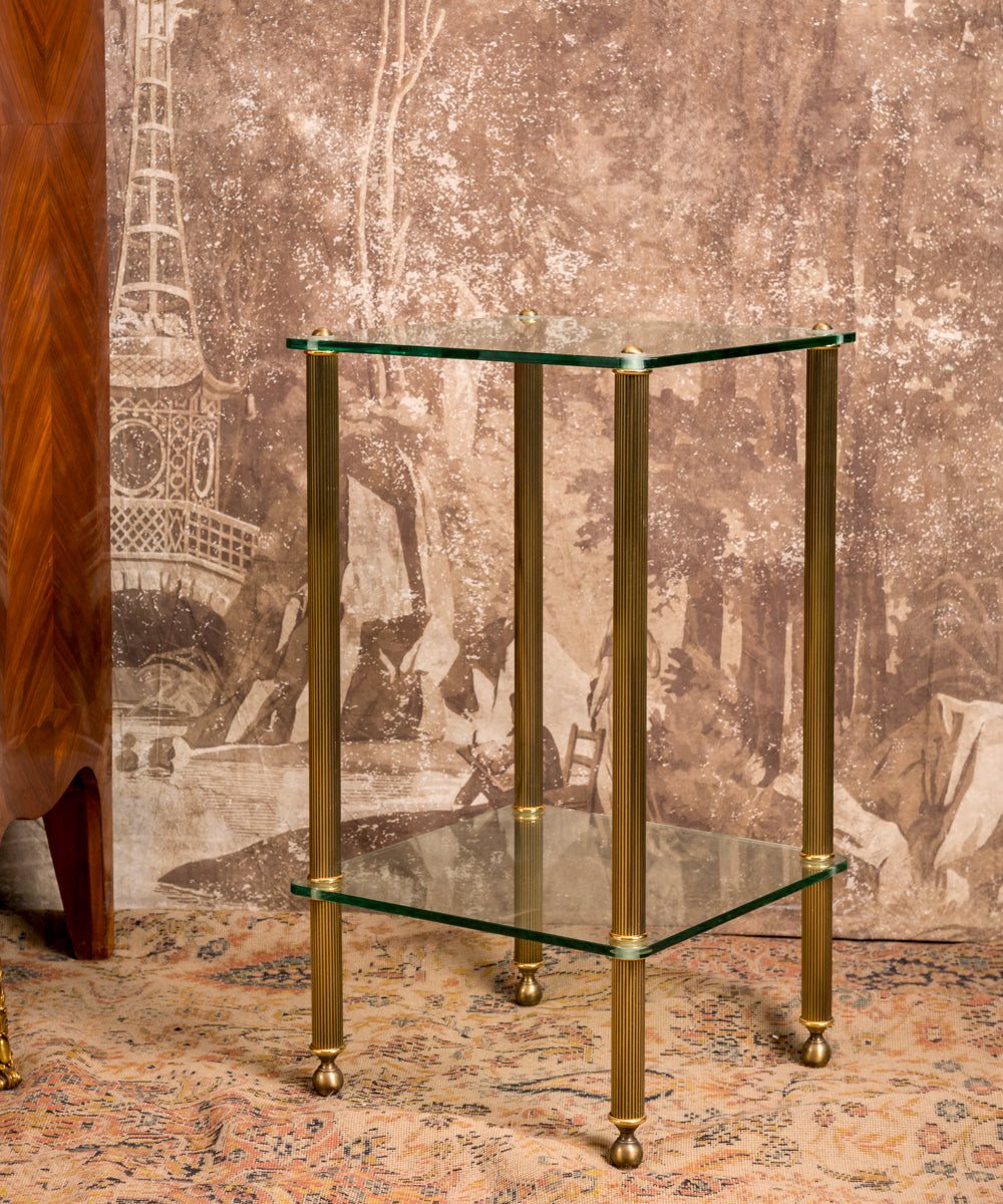 Mesa auxiliar de latón y cristal