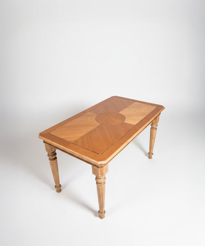 Mesa auxiliar de estilo neoclásico