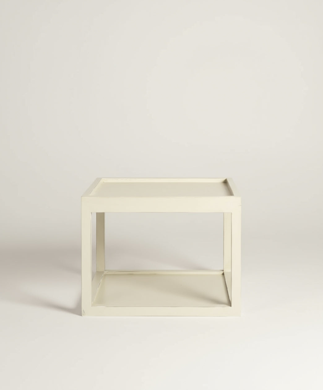 Beteta side table