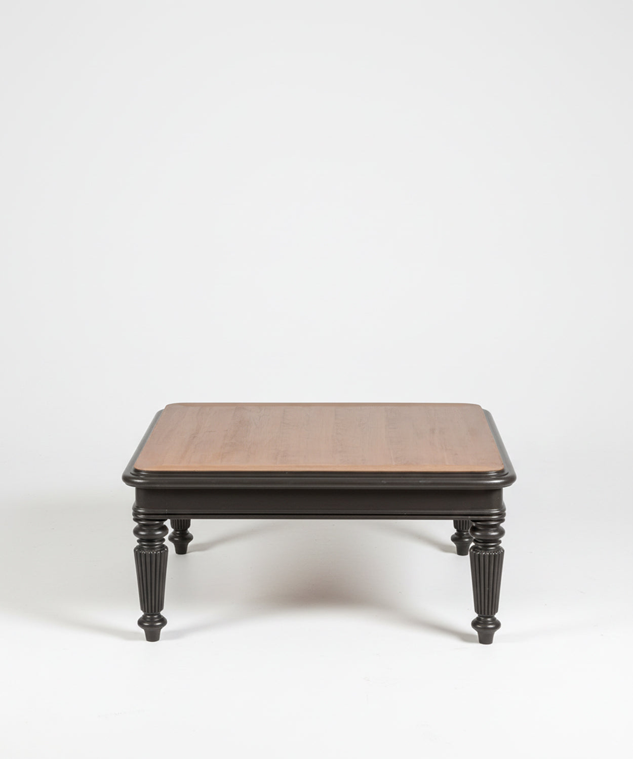 Mesa de centro clásica