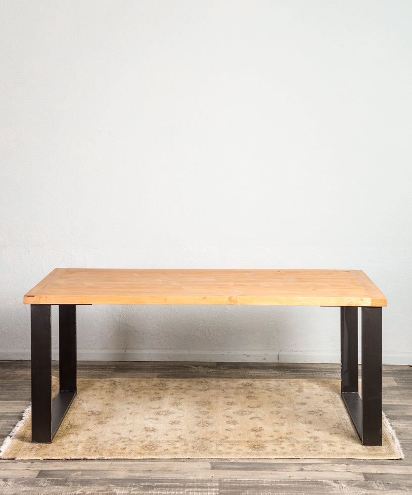 Arteixo industrial table