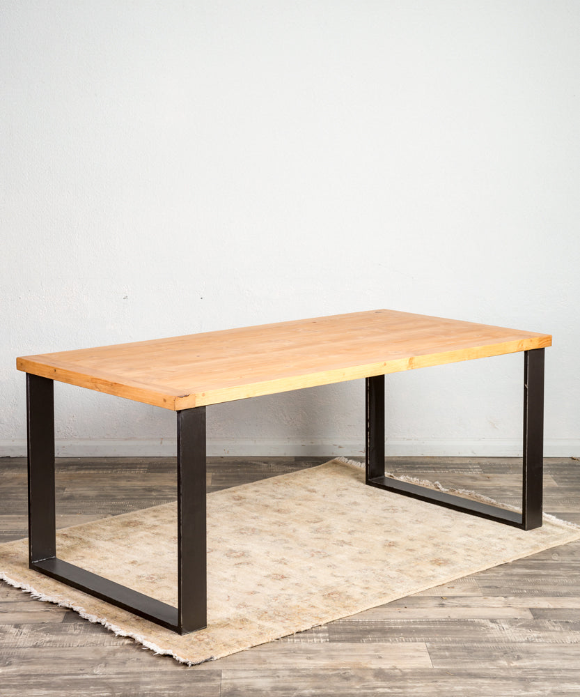 Arteixo industrial table