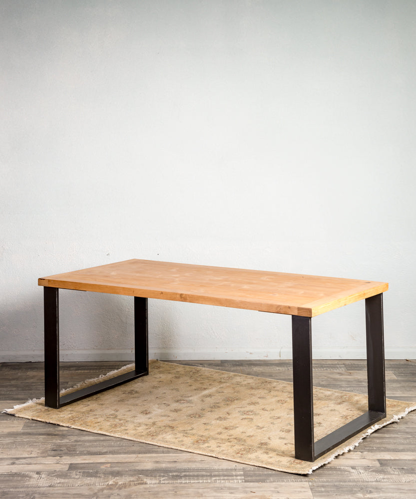 Arteixo industrial table