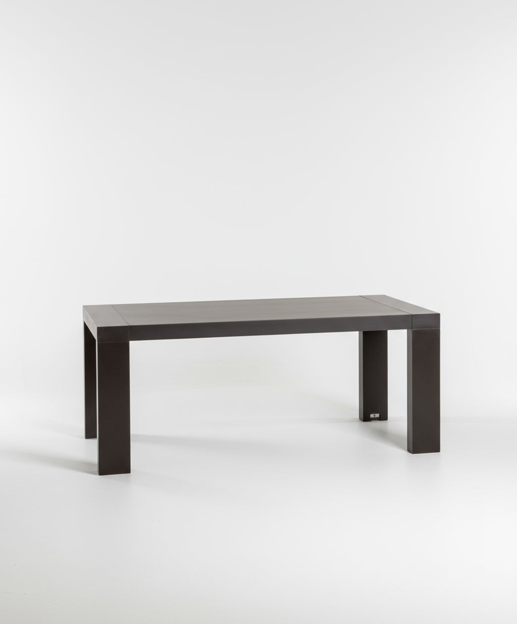 Extendable dining table design