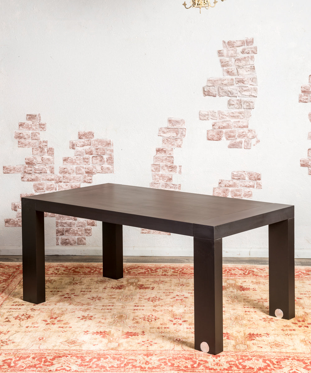 Extendable dining table design