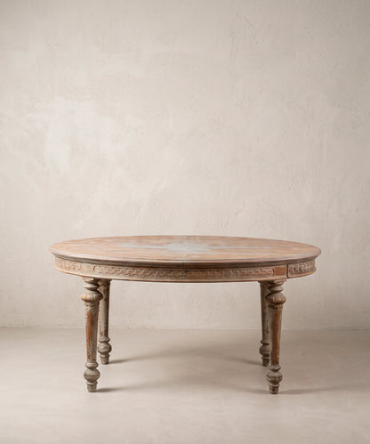 Mesa de comedor ovalada estilo Luis XVI decapé gris vista frontal — Antique Arte y Decoración
