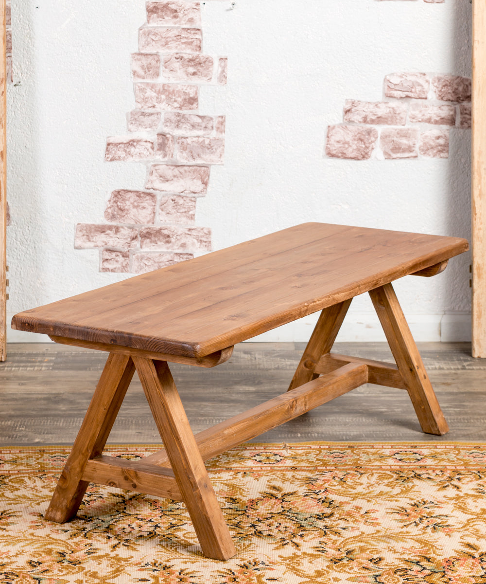 Mesa rústica de madera