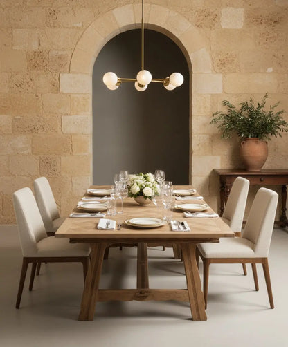 Mesa de comedor totalmente extendida destacando la continuidad del patrón de madera.