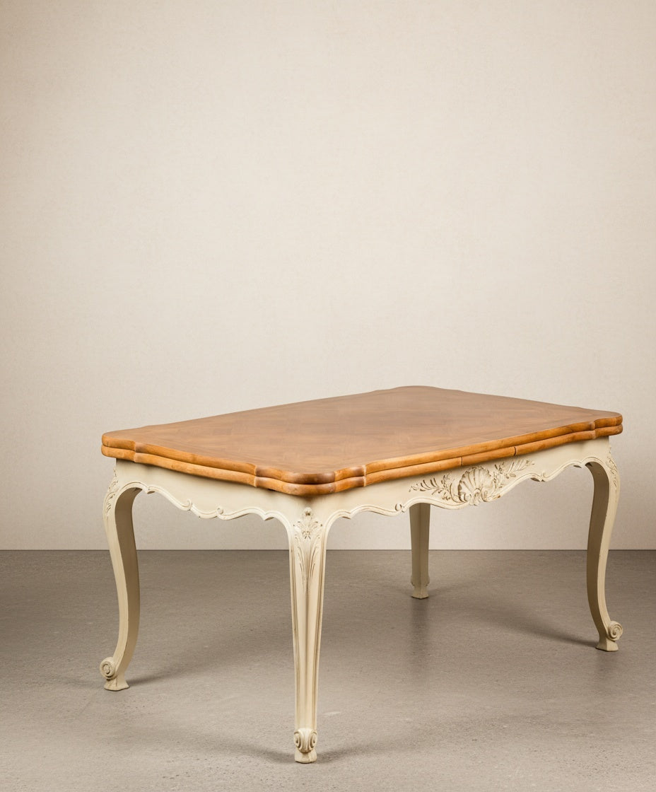 Mesa de comedor extensible estilo Luis XV