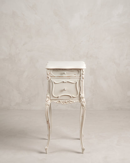 Mesa auxiliar vintage estilo Luis XV en blanco decapé vista frontal — Antique Arte y Decoración