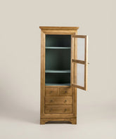 Vitrina con la puerta abierta mostrando el interior pintado en color verde azulado