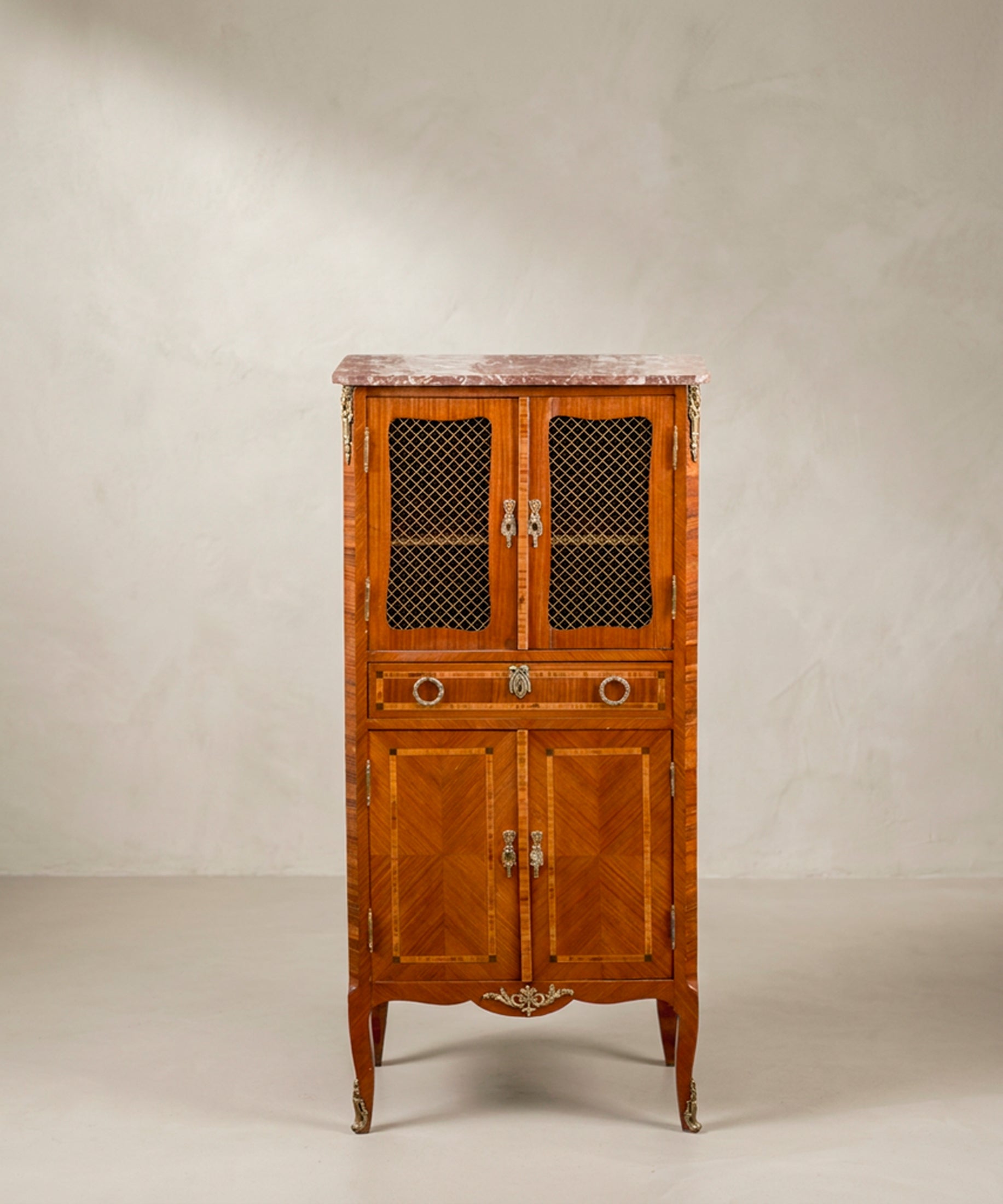 Mueble Auxiliar Vintage con Marquetería y Mármol | Estilo Transición