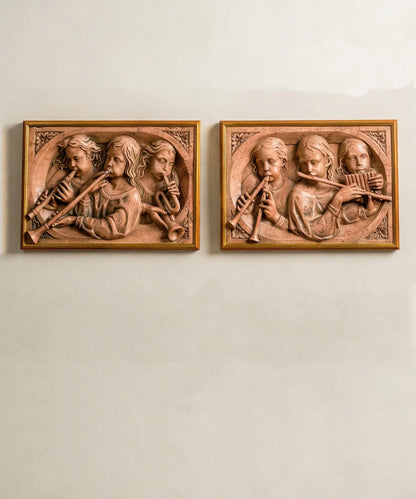 Pareja de cuadros en altorrelieve de querubines músicos en marmolina (Estilo Renacentista)