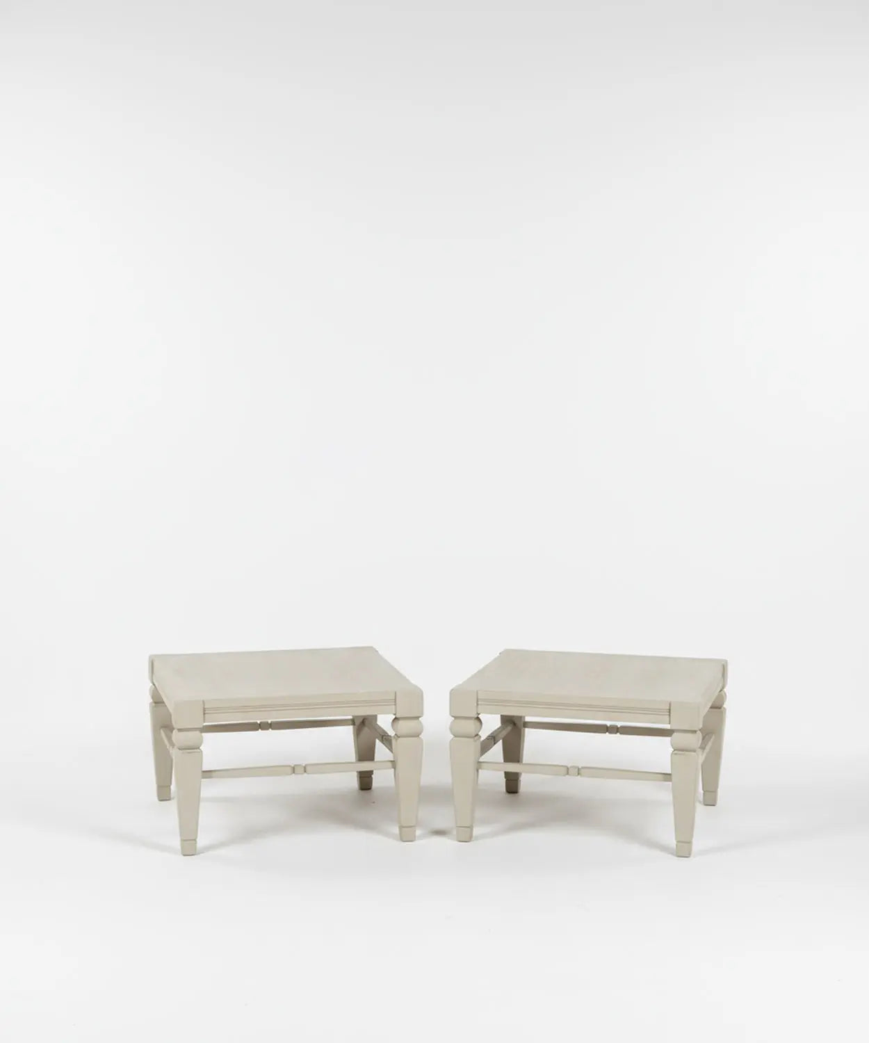 Mesa baja auxiliar de madera Celine Antique arte y decoracion