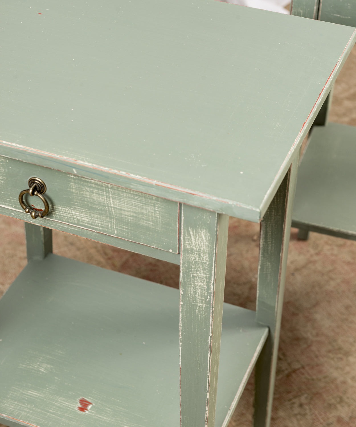 Pareja de mesitas de noche vintage verde decapé