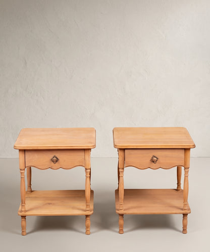 Pareja de mesitas de noche vintage madera lavada vista frontal — Antique Arte y Decoración