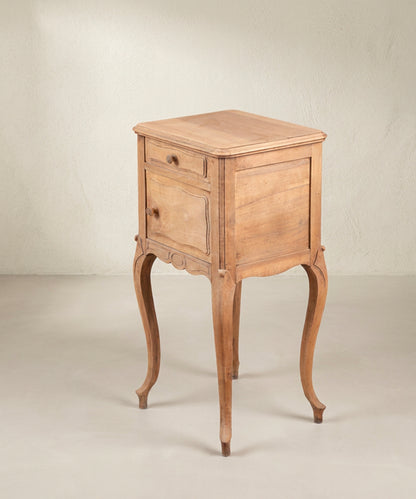 Mesita Auxiliar Vintage de Nogal Lavado | Estilo Luis XV Francés