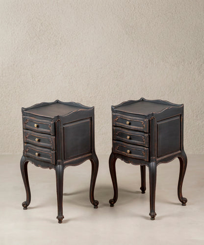 Mesitas de noche vintage tres cajones y pata cabriolé vista lateral — Antique Arte y Decoración
