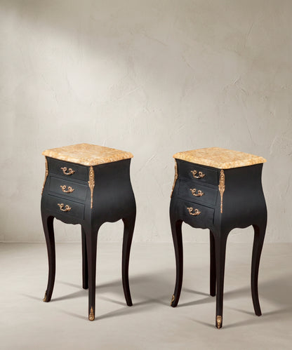 Pareja de mesitas de noche Luis XV en negro mate vista en perspectiva — Antique Arte y Decoración