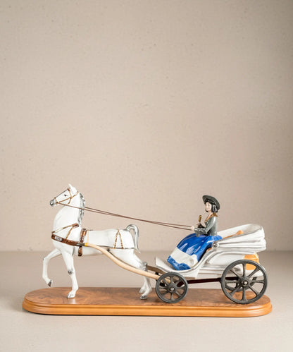 Figura de Porcelana Dama en Carruaje con Caballo | Vintage Siglo XX