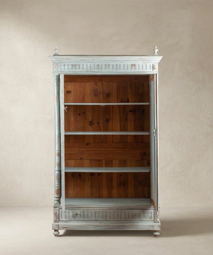 Armario antiguo con puertas abiertas, baldas y cajón inferior — Antique Arte y Decoración