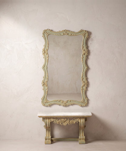 Conjunto de espejo y consola vintage estilo Luis XV en verde salvia con mármol, vista frontal — Antique Arte y Decoración