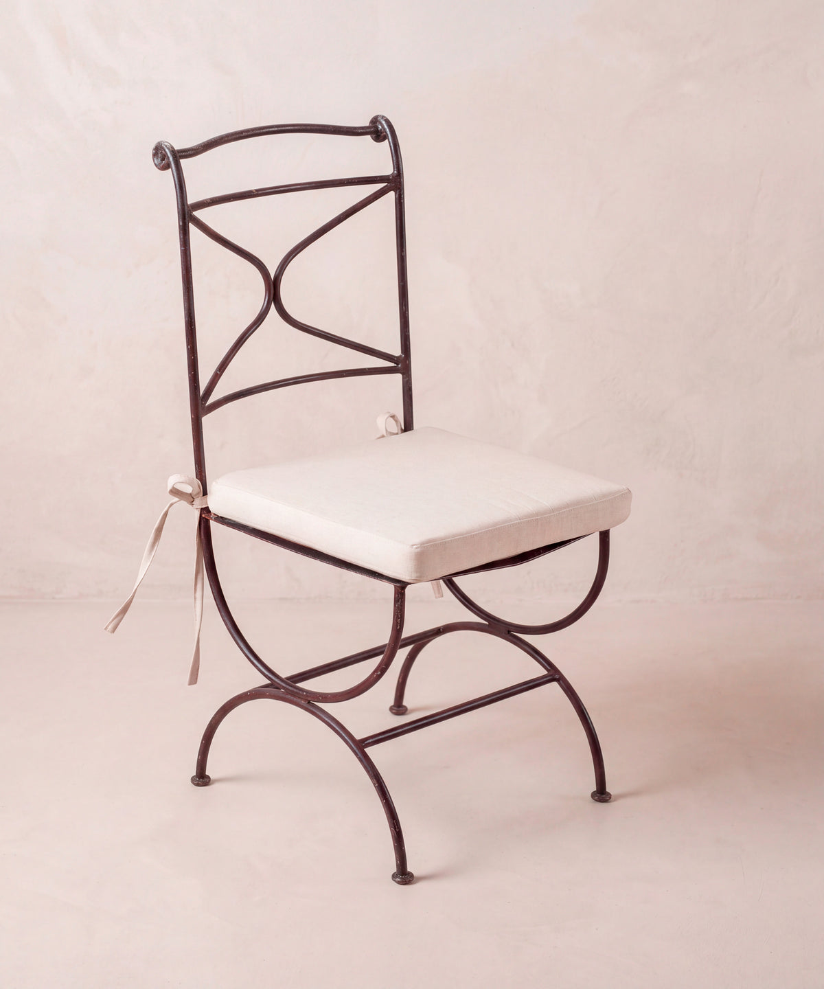 Mesa de Comedor de Forja y Roble con 4 Sillas | Francia, Años 50