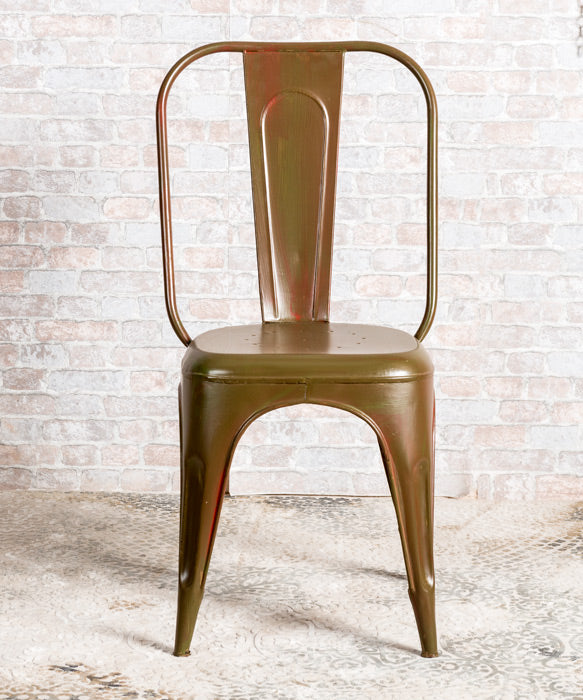 Conjunto de ocho sillas de diseño industrial