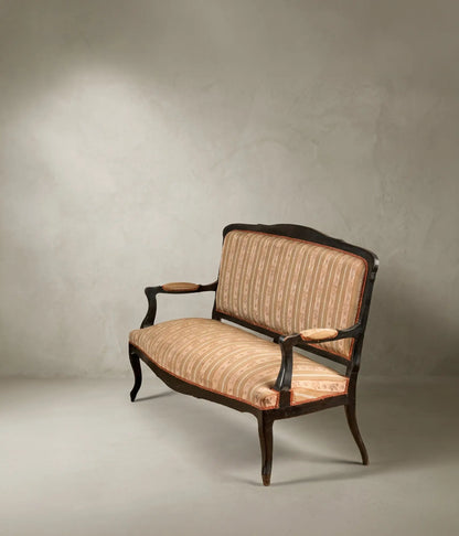 Sofá de dos plaza de estilo isabelino