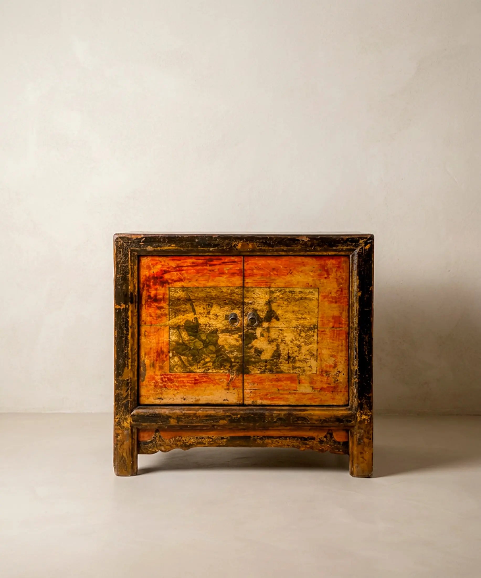 Aparador chino siglo XIX frente floral pintado a mano fondo naranja — Antique Arte y Decoración